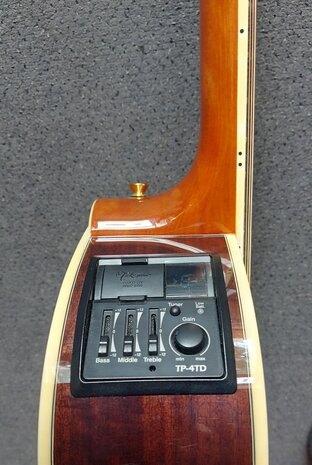Takamine GN51CEBSB electro-akoestische Grand Auditorium met cutaway, brown sunburst