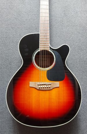 Takamine GN51CEBSB electro-akoestische Grand Auditorium met cutaway, brown sunburst