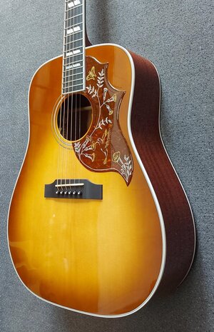 Sigma DM-SG5+ Hummingbird Cherry Sunburst, electro-akoestisch, nu met gevoerde hoes