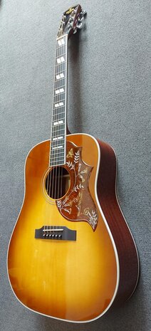 Sigma DM-SG5+ Hummingbird Cherry Sunburst, electro-akoestisch, nu met gevoerde hoes