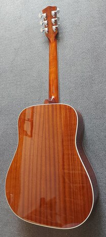 Sigma DM-SG5+ Hummingbird Cherry Sunburst, electro-akoestisch, nu met gevoerde hoes