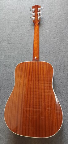 Sigma DM-SG5+ Hummingbird Cherry Sunburst, electro-akoestisch, nu met gevoerde hoes