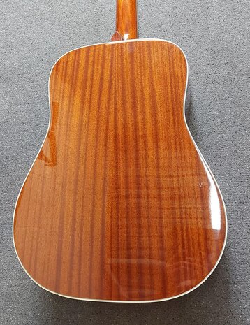 Sigma DM-SG5+ Hummingbird Cherry Sunburst, electro-akoestisch, nu met gevoerde hoes