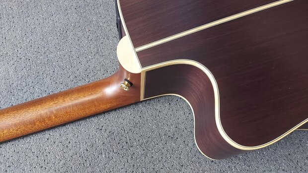 Takamine TN18C - Dreadnought Cutaway Electro