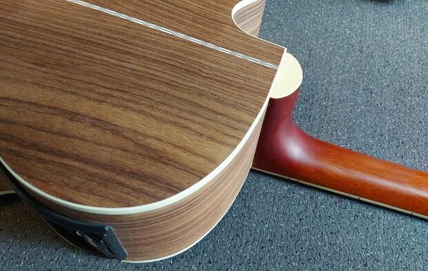 Indie "The Pure" JCE Paradise Bird Jumbo westerngitaar