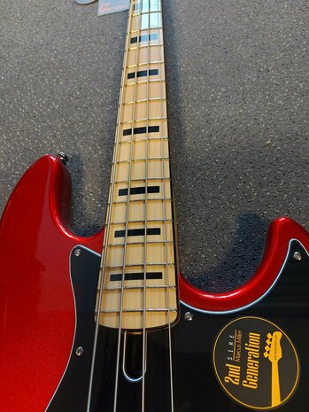 Sire Marcus Miller V7 Vintage 4-snarige basgitaar, helder metallic rood
