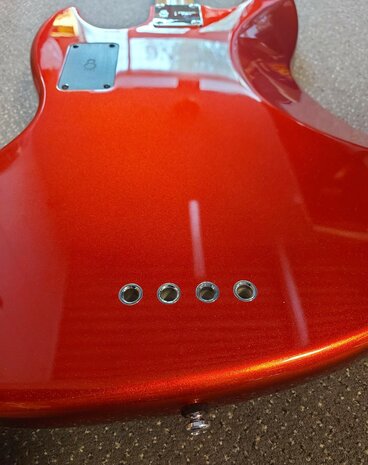 Sire Marcus Miller V7 Vintage 4-snarige basgitaar, helder metallic rood