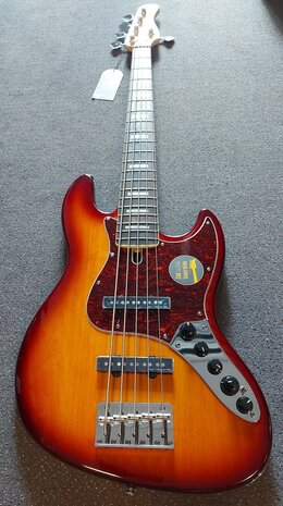 Sire Marcus Miller V7+ alder 5-string 2nd gen bass guitar tobacco sunburst