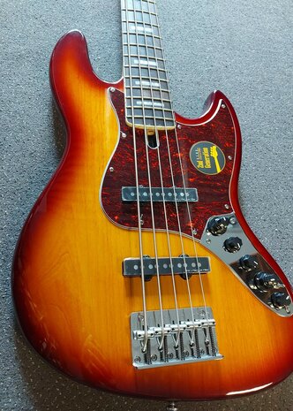 Sire Marcus Miller V7+ alder 5-string 2nd gen bass guitar tobacco sunburst