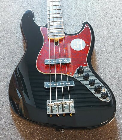 Sire Marcus Miller V7+ 2nd Gen Series 4-snarige basgitaar, zwart / black
