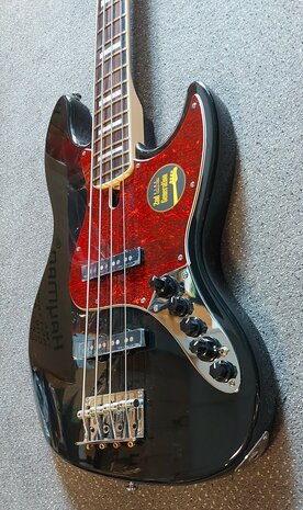 Sire Marcus Miller V7+ 2nd Gen Series 4-snarige basgitaar, zwart / black