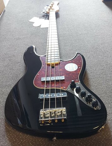 Sire Marcus Miller V7+ 2nd Gen Series 4-snarige basgitaar, zwart / black