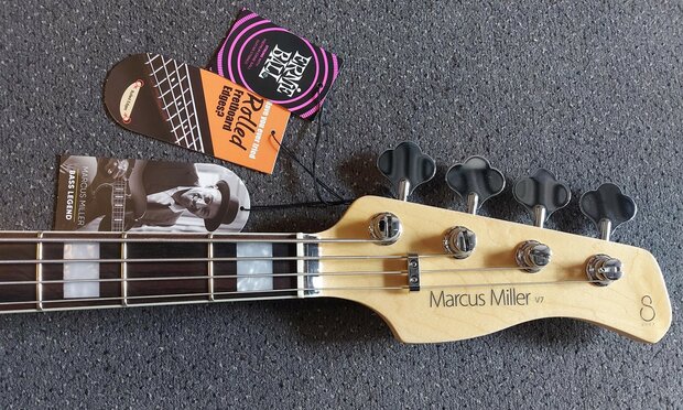 Sire Marcus Miller V7+ 2nd Gen Series 4-snarige basgitaar, zwart / black