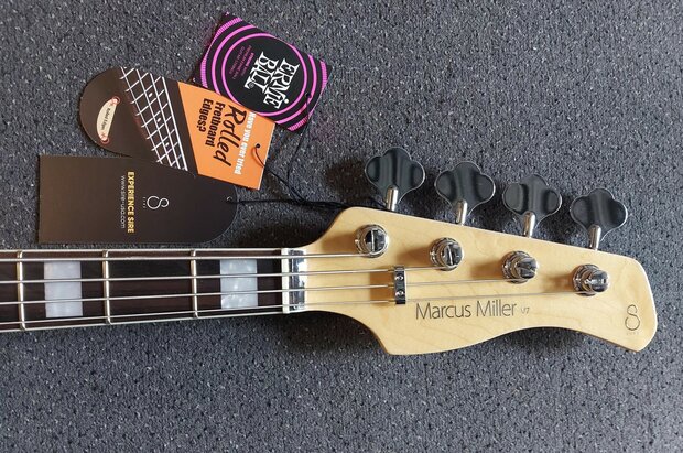 Sire Marcus Miller V7+ 2nd Gen Series 4-snarige basgitaar, zwart / black