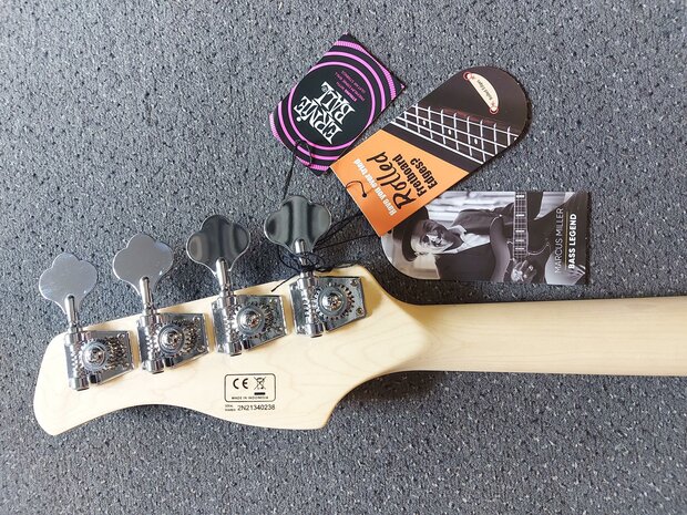 Sire Marcus Miller V7+ 2nd Gen Series 4-snarige basgitaar, zwart / black