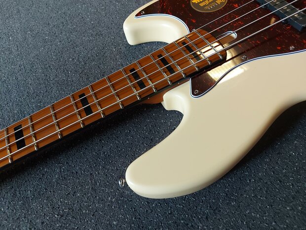 Sire Basses V5 Series Marcus Miller basgitaar, Vintage White