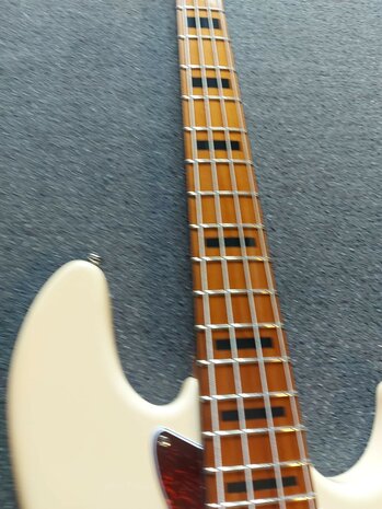 Sire Basses V5 Series Marcus Miller basgitaar, Vintage White