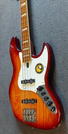 Sire Basses V8 Marcus Miller swamp ash 4-string active bass guitar, sunburst