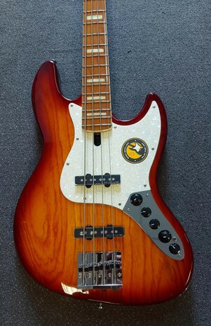 Sire Basses V8 Marcus Miller swamp ash 4-string active bass guitar, sunburst