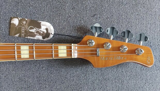Sire Basses V8 Marcus Miller swamp ash 4-string active bass guitar, sunburst