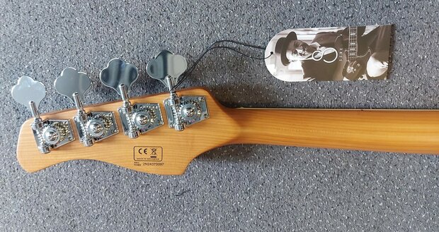 Sire Basses V8 Marcus Miller swamp ash 4-string active bass guitar, sunburst