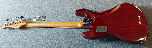 Sire Basses V8 Marcus Miller swamp ash 4-string active bass guitar, sunburst