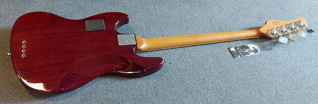 Sire Basses V8 Marcus Miller swamp ash 4-string active bass guitar, sunburst