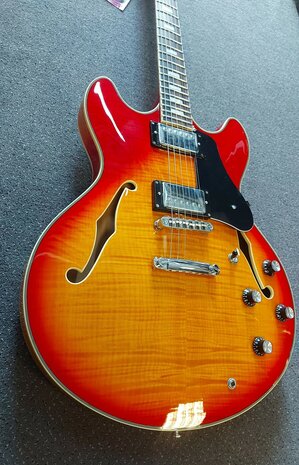 Sire H7 Series Larry Carlton electric archtop, Cherry Sunburst