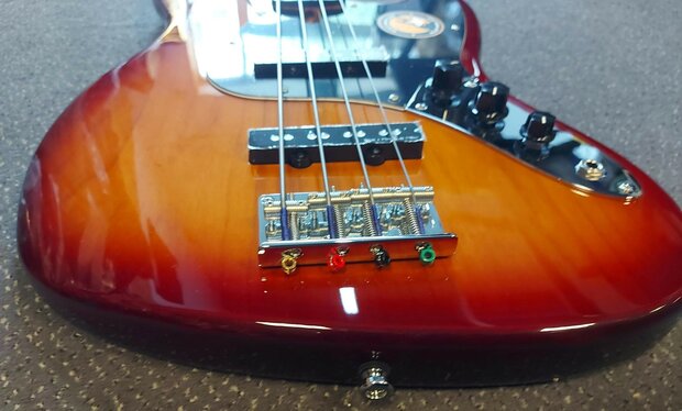 Sire Marcus Miller V5 fretless alder 4-string passive bass guitar Tobacco Sunburst