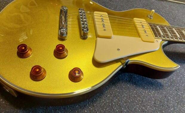 Sire Larry Carlton L7V Goldtop met P90 elementen