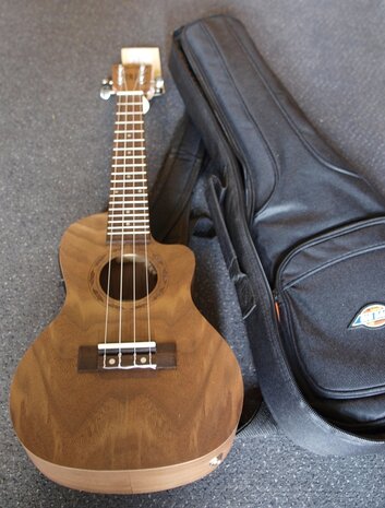 Tanglewood Exotic Concert Ukelele, electro-acoustic, met gevoerde hoes