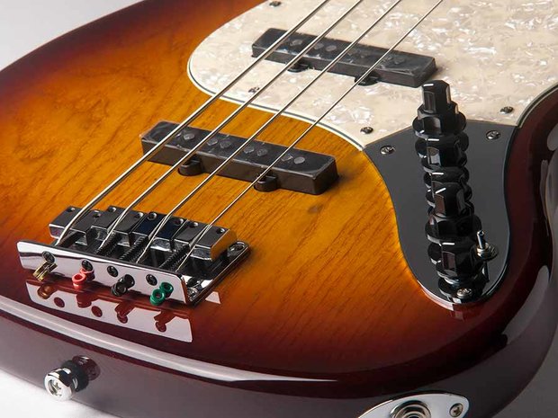 Sire Marcus Miller V7 swamp ash 4-string bass guitar tobacco sunburst, tijdelijk met gevoerde hoes