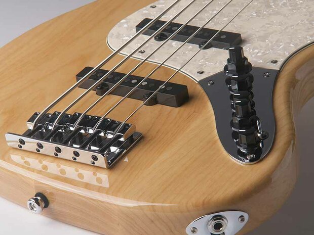 Sire Marcus Miller V7 Vintage swamp ash 5-string bass guitar natural