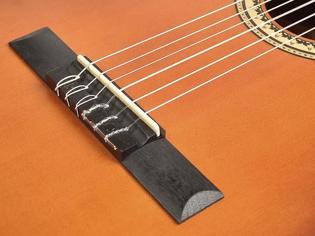 Valencia VC204H volwassen maat klassieke gitaar met extra slanke hals, sunburst