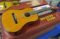 Miniatuur-akoestische-gitaar-in-doos-255-cm